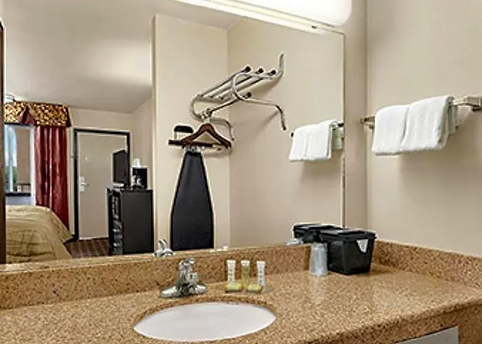 Super 8 By Wyndham Worth Tx 2*